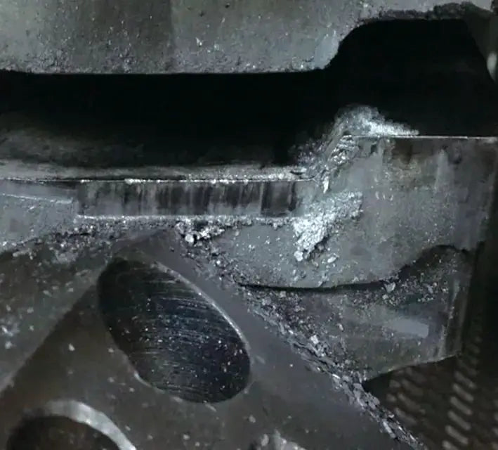 Limalhas de ferro caindo durante o corte de matrizes de estampagem: contramedidas eficazes