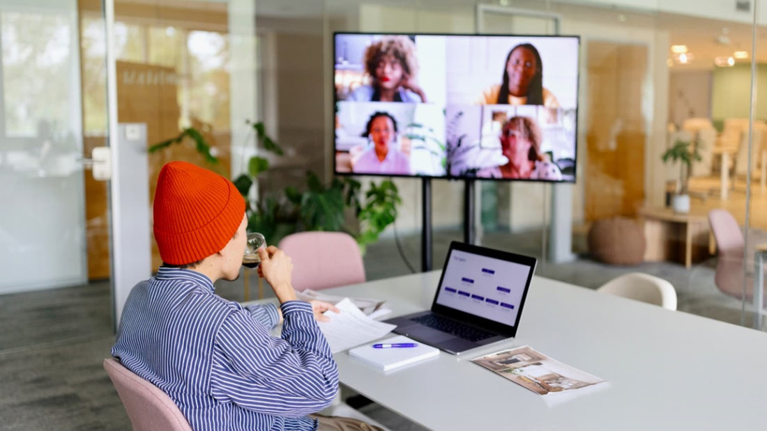 Revisitando o trabalho remoto e híbrido: como encontrar o equilíbrio certo para sua organização