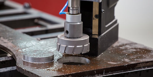 Técnicas avançadas de usinagem de furos da CNC Services
