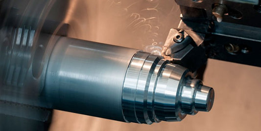 Usinagem CNC de aço: materiais, benefícios e opções para usinagem de superfície