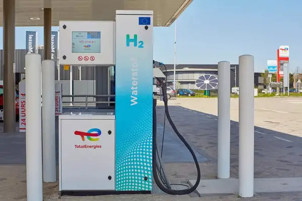 TotalEnergies y Air Liquide crean una nueva JV para poner en marcha una red de estaciones de hidrógeno para camiones pesados