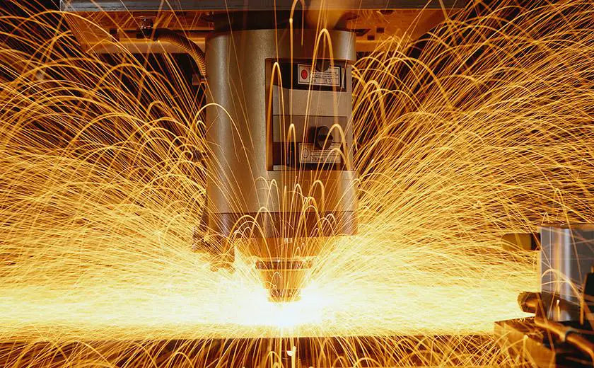 7 soluções para problemas de corte a laser de chapas metálicas - Compraco Distribuidor e Fabricante de Aços