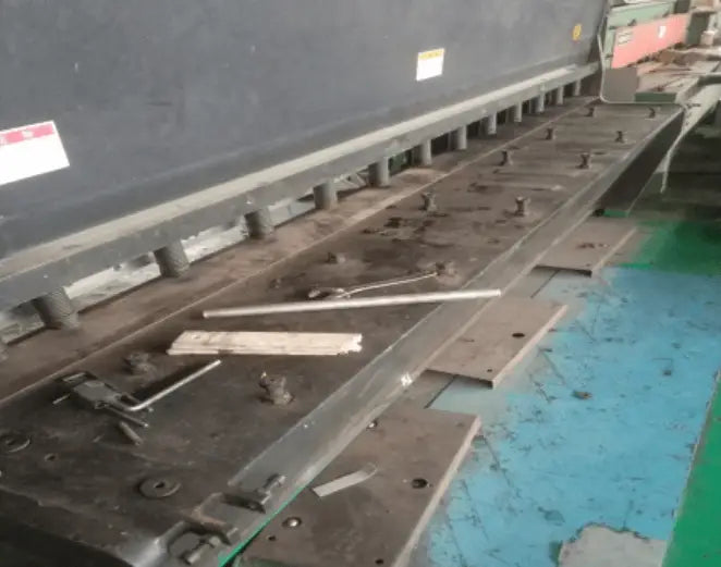 8 etapas fáceis para substituir lâminas de tesoura hidráulica CNC