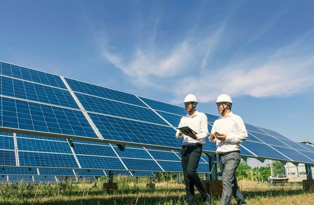 How does the MACRS incentive for commercial solar work? 