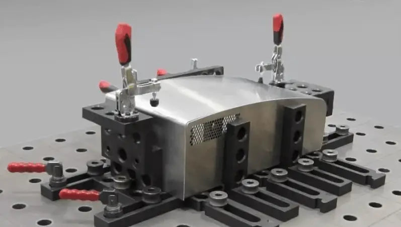 Escolhendo braçadeiras para máquinas CNC: um guia - Compraco Distribuidor e Fabricante de Aços