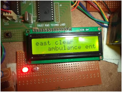 Gerenciamento de tráfego para veículos de emergência usando microcontrolador AT89S52 com sensores RFID e IR