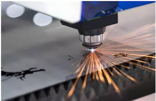 Corte a laser: o impacto da posição do foco - Compraco Distribuidor e Fabricante de Aços