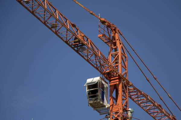 The role of tower cranes in tall building projects