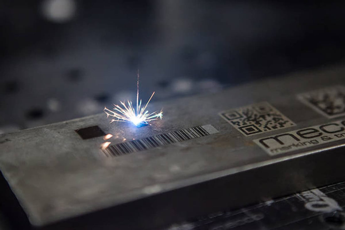 Operação da máquina de marcação a laser: guia passo a passo - Compraco Distribuidor e Fabricante de Aços