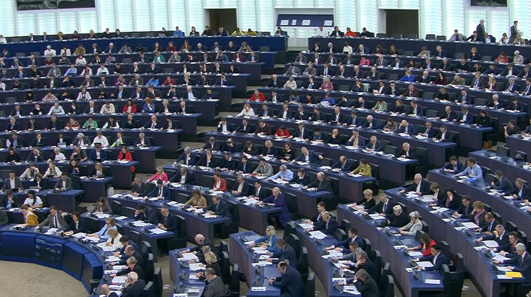 Parlamento da UE adota regras visando a moda rápida, fazendo com que os produtores paguem para reciclar têxteis - Compraco Distribuidor e Fabricante de Aços
