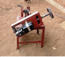 Projeto e fabricação de furadeira angular