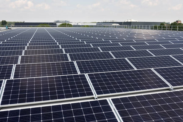 Which commercial roofs are suitable for solar panels? 5 design tips 