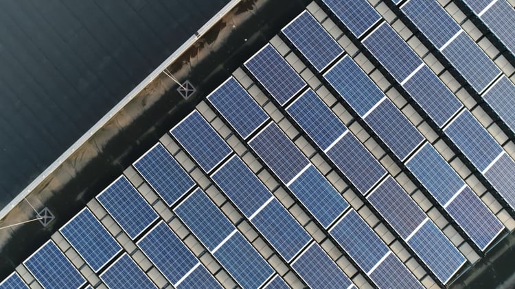 Quanta poluição por carbono é evitada com painéis solares?