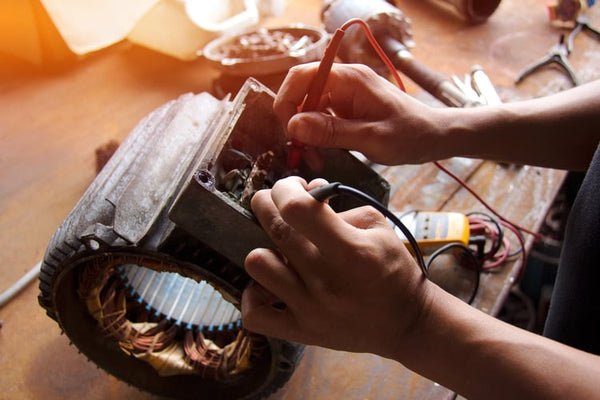 Solución de problemas de vibración y ruido en sistemas HVAC 