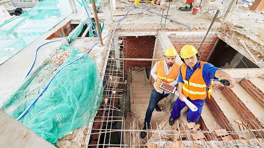 Empreiteiro vs subcontratado: Qual é a diferença? - Compraco Distribuidor e Fabricante de Aços
