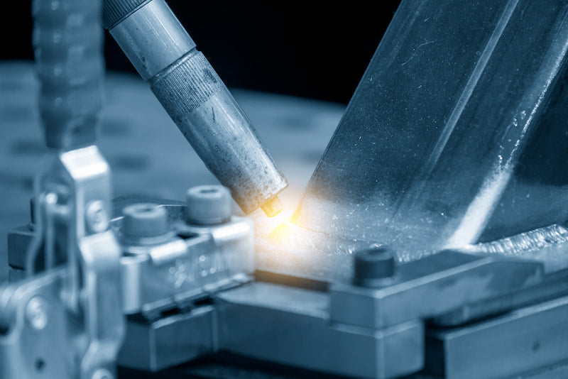 Vantagens e desvantagens da soldagem a laser (prós e contras) - Compraco Distribuidor e Fabricante de Aços